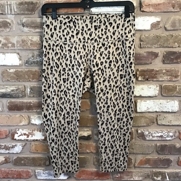 Old Navy Pants - Old Navy Active Women's Tan Black Leopard Cropped Elevate Go Dry Leggings XL